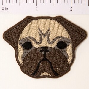 Parche de hierro bordado Pug