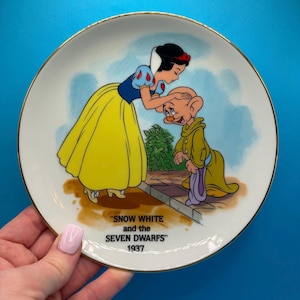 Vintage Snow White and the Seven Dwarfs Collector's Plate featuring Dopey