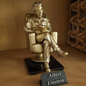 Gouden standbeeld van Albert Einstein: decor wetenschapsbureau, inspirerend cadeau
