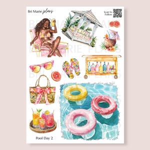 Puede incluir: Ilustración en acuarela con temática de verano, que incluye una mujer, gafas de sol, un bolso de playa y un carrito de bar. La imagen muestra una piscina con flotadores inflables, cócteles y el texto "Pool Day 2". La imagen también incluye el texto "Bri Marie plans" y un código QR.