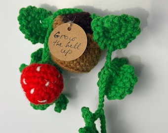 Imán de nevera de planta de fresa de ganchillo, amigurumi suculento en maceta hecho a mano y divertido, decoración de oficina bohemia.