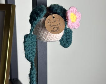 Divertido imán de nevera de crochet con forma de planta y flor, amigurumi suculento en maceta hecho a mano, decoración de oficina bohemia.