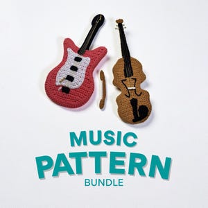 Puede incluir: Un paquete de patrones de música de ganchillo con una guitarra eléctrica roja con un diseño blanco y negro, un violín marrón y un arco marrón. Las palabras "MUSIC PATTERN BUNDLE" están en letras turquesas.