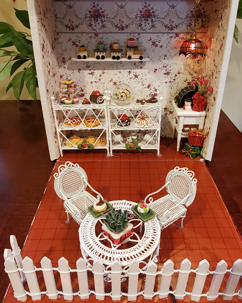 bakery-in-a-bag-this-dollhouse-is-a-custom-order-diorama-1-12
