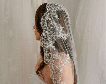 Vintage Wedding Veil Antique Lace Scalloped Lace Edge Mantilla Veil Lace Cape Veil Wedding Lace Edge Veil Bead Vintage Bridal Veil Heirloom