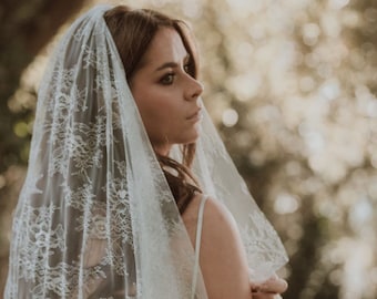 Vintage Lace Wedding Veil Bohemian Lace Bridal Veil Chantilly Lace Floral Veil French Lace Scolloped Edge 70s Bridal Veil Lace Boho Veil