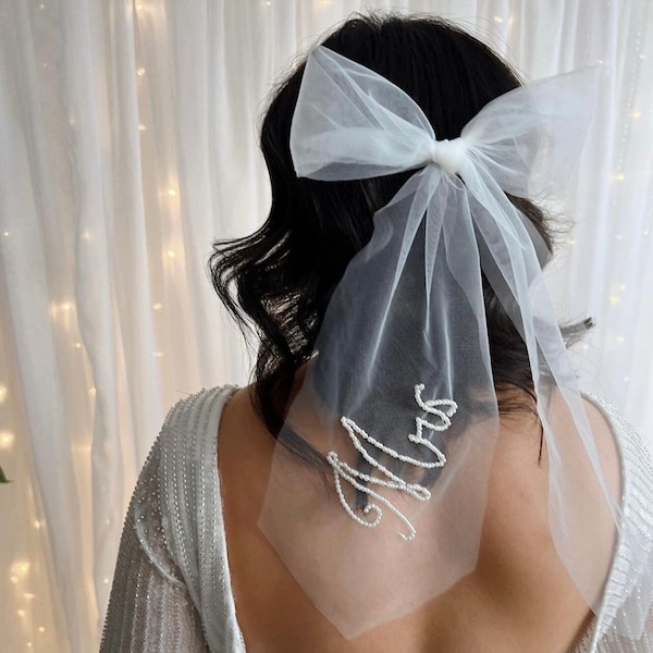 Pearl Bow Veil Tulle Bow Writing Bride Bow Hen Party Veil Sash Bride Tulle Wedding Bow Bachelorette Veil Bride To Be Bow Short Pearl Veil