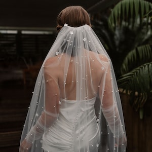 Pearl Veil with Flowers a 3d ivory pearl veil style Every bridal pearl floral veil is handmade in my studio using premium ivory scattered pearls tulle hand stitched with individual flowers creating a veil with floral appliqué and pearls that is totally unique each time A petals and pearl veil is a style suit many different bridal looks, as the colour is the perfect shade of ivory quality of this pearls scattered veil is unlike any other a true heirloom piece that can be passed on for generations