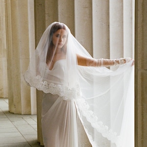 Lace Wedding Veil Traditional Lace Veil Bridal Lace Wedding Veil Lace Edge Veil Vintage Blusher Veil Cathedral Lace Veil Tiered Lace Veil