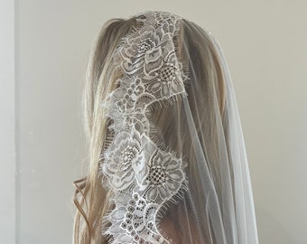 Lace Wedding Veil Scolloped Edge Veil Mantilla Lace Veil Antique Vintage Bridal Veil Eyelash Lace Veil Bohemian Veil Boho Lace Veil Mantilla