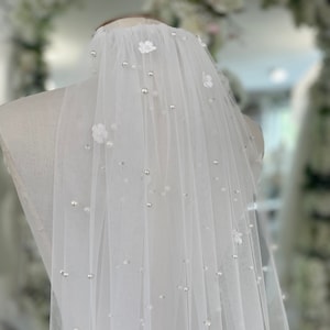 Pearl Veil with Flowers a 3d ivory pearl veil style Every bridal pearl floral veil is handmade in my studio using premium ivory scattered pearls tulle hand stitched with individual flowers creating a veil with floral appliqué and pearls that is totally unique each time A petals and pearl veil is a style suit many different bridal looks, as the colour is the perfect shade of ivory quality of this pearls scattered veil is unlike any other a true heirloom piece that can be passed on for generations