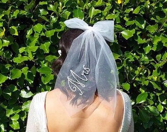 Personalised Veil Word Bow Veil Bridal Shower Veil After Party Veil Surprise Reception Bride to Be Short Veil Mrs Bow Pearl Veil Hair Bow