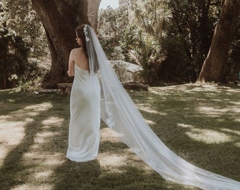 Floral Lace Veil Lace Applique Veil Lace Embroidered Veil Floral Embroidery Veil Ivory Floral Applique Veil Leaf Design Veil Mantilla