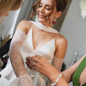 Frilly Lace Bridal Gloves Chantilly Lace Wedding Sleeve Ribbon Tie Lace Sleeve Wedding Dress Lace Glove Fingerless Bridal Sleeves Detachable