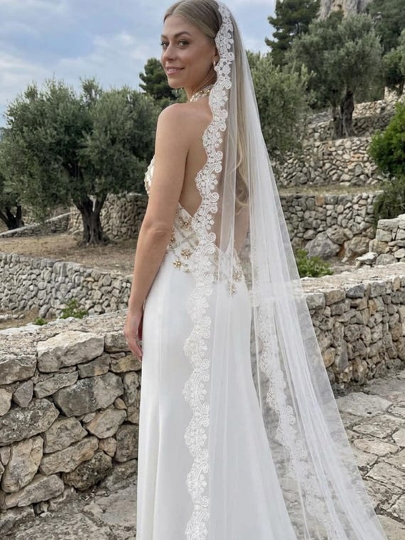 Lace Edge Veil Beaded Lace Mantilla Veil Lace Wedding Veil  display picture 1