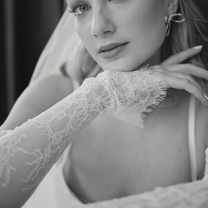 Lace Bridal Sleeves Scollop Lace Edge Gloves Detachable Wedding Dress Sleeves Fingerless Bridal Gloves Ivory Chantilly Lace Sleeves Wedding
