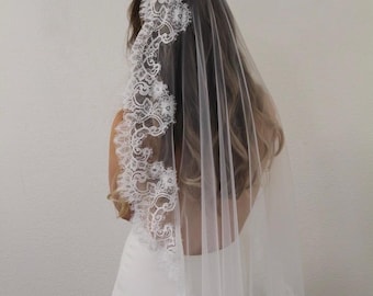 Mantilla Lace Veil Antique Bridal Veil Eyelash Lace Veil Mantilla Wedding Veil Mantilla Scolloped Edge Veil Boho Veil Classic Mantilla Veil