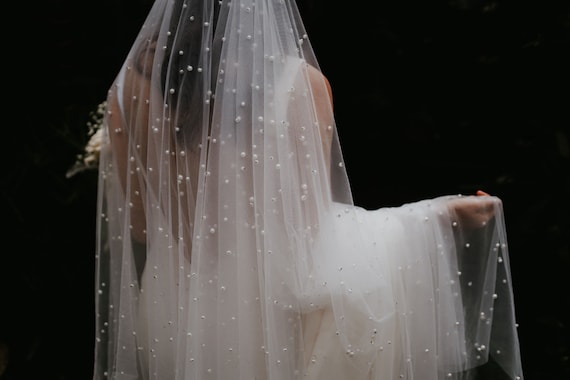 Pearl Wedding Veil Scattered Pearl Veil Embellished Veil  display picture 2