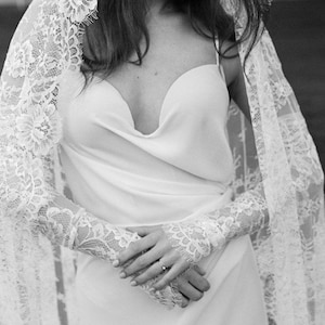 Floral Chantilly Lace Gloves Fingerless Lace Bridal Sleeves Detachable Flower Lace Glove Wedding Dress Sleeves Ivory Floral Lace Sleeve