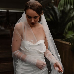 Pearl Veil with Flowers a 3d ivory pearl veil style Every bridal pearl floral veil is handmade in my studio using premium ivory scattered pearls tulle hand stitched with individual flowers creating a veil with floral appliqué and pearls that is totally unique each time A petals and pearl veil is a style suit many different bridal looks, as the colour is the perfect shade of ivory quality of this pearls scattered veil is unlike any other a true heirloom piece that can be passed on for generations