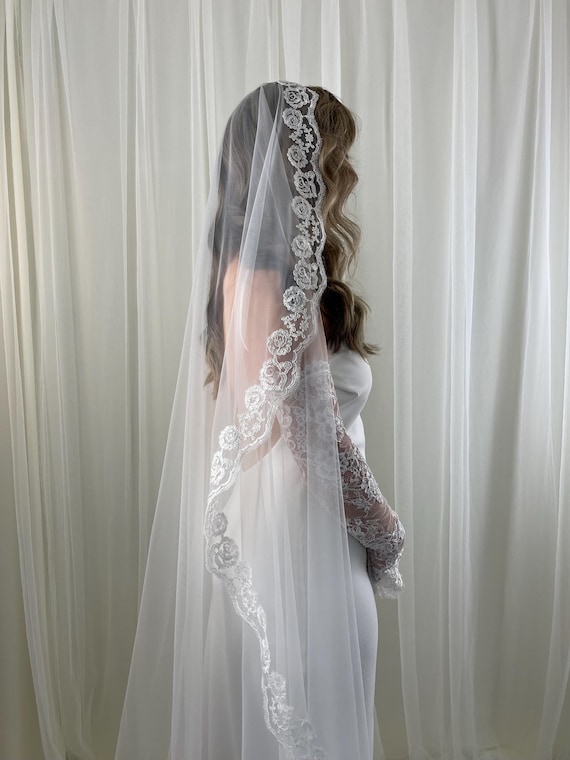 Lace Mantilla Veil Vintage Lace Edge Veil Bridal Lace Veil  display picture 3