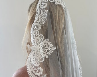 Lace Edge Wedding Veil Beaded Lace Mantilla Veil Lace Veil Scolloped Edge Bridal Veil Unique Bohemian Veil Beaded Edge Vintage Veil Antique