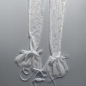 Frilly Lace Bridal Gloves Chantilly Lace Wedding Sleeve Ribbon Tie Lace Sleeve Wedding Dress Lace Glove Fingerless Bridal Sleeves Detachable