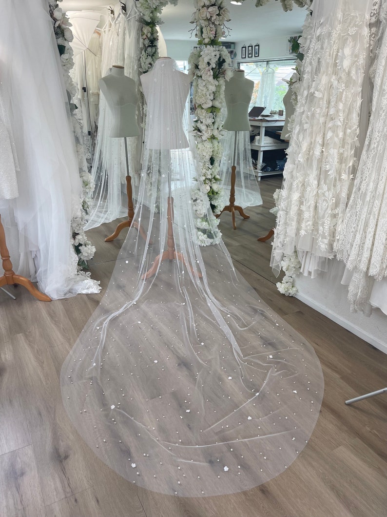 Pearl Veil with Flowers a 3d ivory pearl veil style Every bridal pearl floral veil is handmade in my studio using premium ivory scattered pearls tulle hand stitched with individual flowers creating a veil with floral appliqué and pearls that is totally unique each time A petals and pearl veil is a style suit many different bridal looks, as the colour is the perfect shade of ivory quality of this pearls scattered veil is unlike any other a true heirloom piece that can be passed on for generations