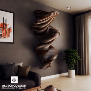 Puede incluir: Una gran escultura mural abstracta hecha de madera en capas, con un diseño en espiral fluido. La escultura está montada en una pared gris oscuro, creando un contraste llamativo. Una pieza única de decoración del hogar.
