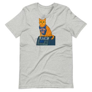 Koszulka z New York Cat – Zabawna parodia NYC Basketball – Koszulka z Bodega Cat z pomarańczowym pręgowanym kotem w koszulce – Prezent dla miłośników kotów i nowojorczyków