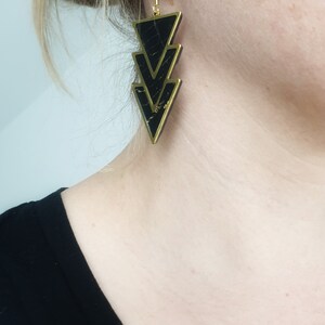 Schwarze Geometrische Statement Ohrringe | Vergoldet, leicht