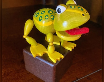 Handmade Collapsible Frog Push Toy: European Style Toad