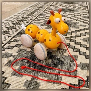 Safariing Giraffe - Wooden Pull Along Safari Animal Walking Toy Child Development Old World Style German Made Decorative Gross Motor