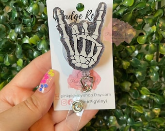 Carrete de insignias Rock on - Carrete de insignias con forma de mano de esqueleto - Clip de identificación retráctil - Accesorio para insignias de enfermera, profesor, personal de hospital y Halloween