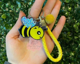 Bee keychain, bumble bee, keychains for women, personalized keychain, glitter keychain, gifts for her, gifts for mom, save the bees