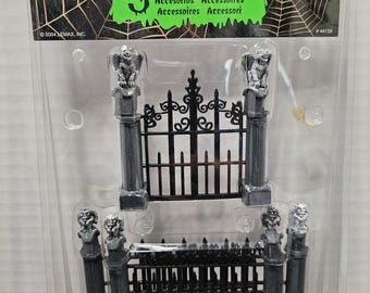 New in Package 2004 Lemax Spooky Town Halloween # 44139 Gargoyle Black Fence