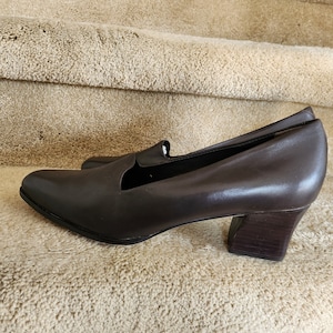 New Brown Leather 2 Inch Pumps Size 11 Medium