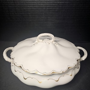 Antique 1913 Johnson Brothers England Covered Tureen With Lid