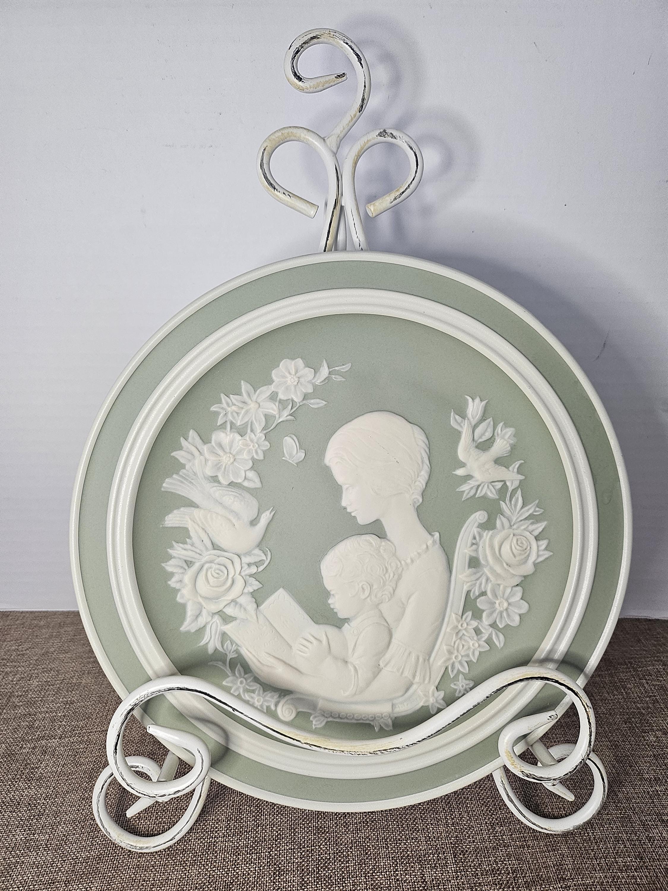Franklin Porcelain by Adelaide Sundin Mothers Day 1977 Soft Green