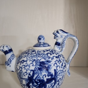 Blue & White Chinese Teapot/ Cute Personal Size Liling China Tea Pot With  Reseased Lid/ Small Pretty Floral Designed Ceramic Teapot 