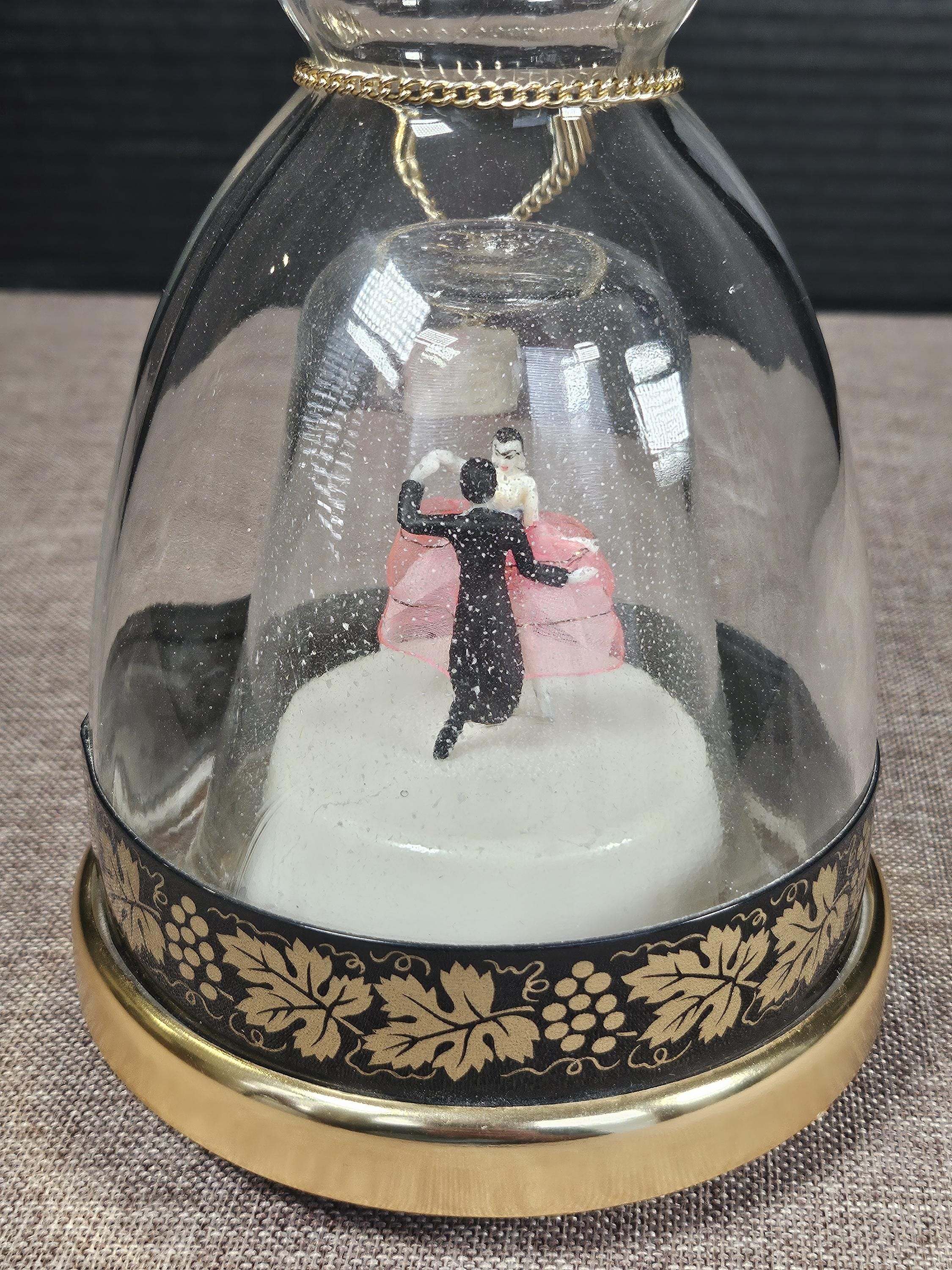 Rare Prince Musical Liquor Bottle Made in Japan Pair of Dancers  display picture 1