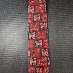 100% Silk Nebraska Huskers 54 Inch Men&#39;s Dress Tie NCAA Go Big Red Tie