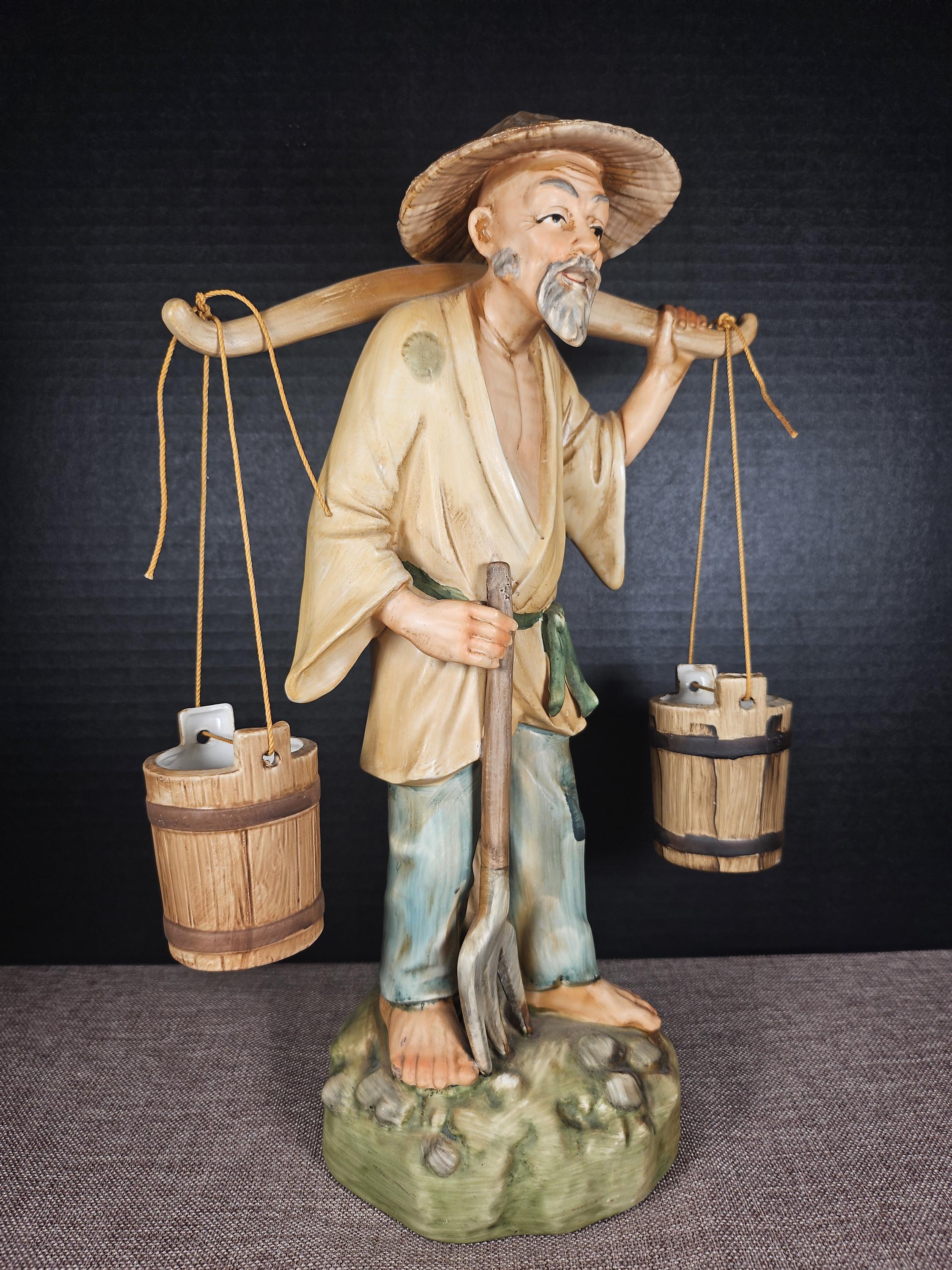 アンティーク　バケツを持つ男性の陶器フィギュア Japanese Man Carrying Water Buckets With a Yolk Figurine in