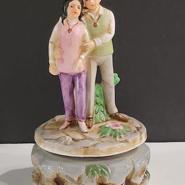 Vintage Loves Story Music Box Figurine Romantic Couple Hippie Couple Romantic Gift Wind Up Music