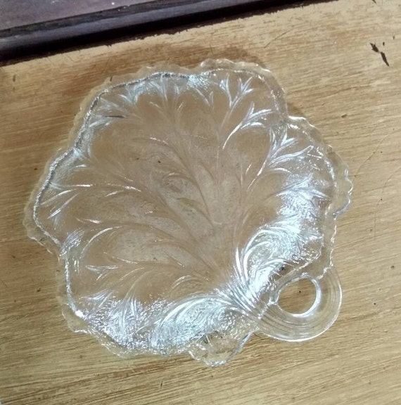 Vintage Clear Glass Grape Leaf Candy Nut Dish Tri… - image 3