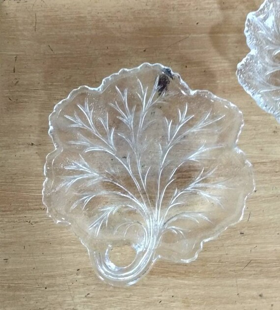 Vintage Clear Glass Grape Leaf Candy Nut Dish Tri… - image 4
