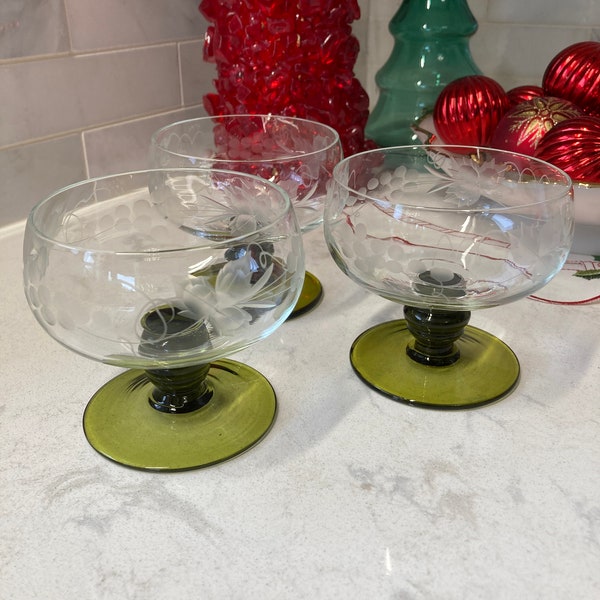 Vintage wine glasses/Vintage Avocado green stemmed/Etched Cordial glasses/ Vintage Brandyglasses/Hostess gift