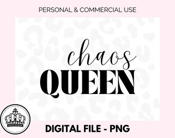 Könnte beinhalten: Schwarz-weißes Grafikdesign mit Leopardenmuster-Hintergrund. Der Text lautet "chaos queen" in einer fetten, stilisierten Schrift.