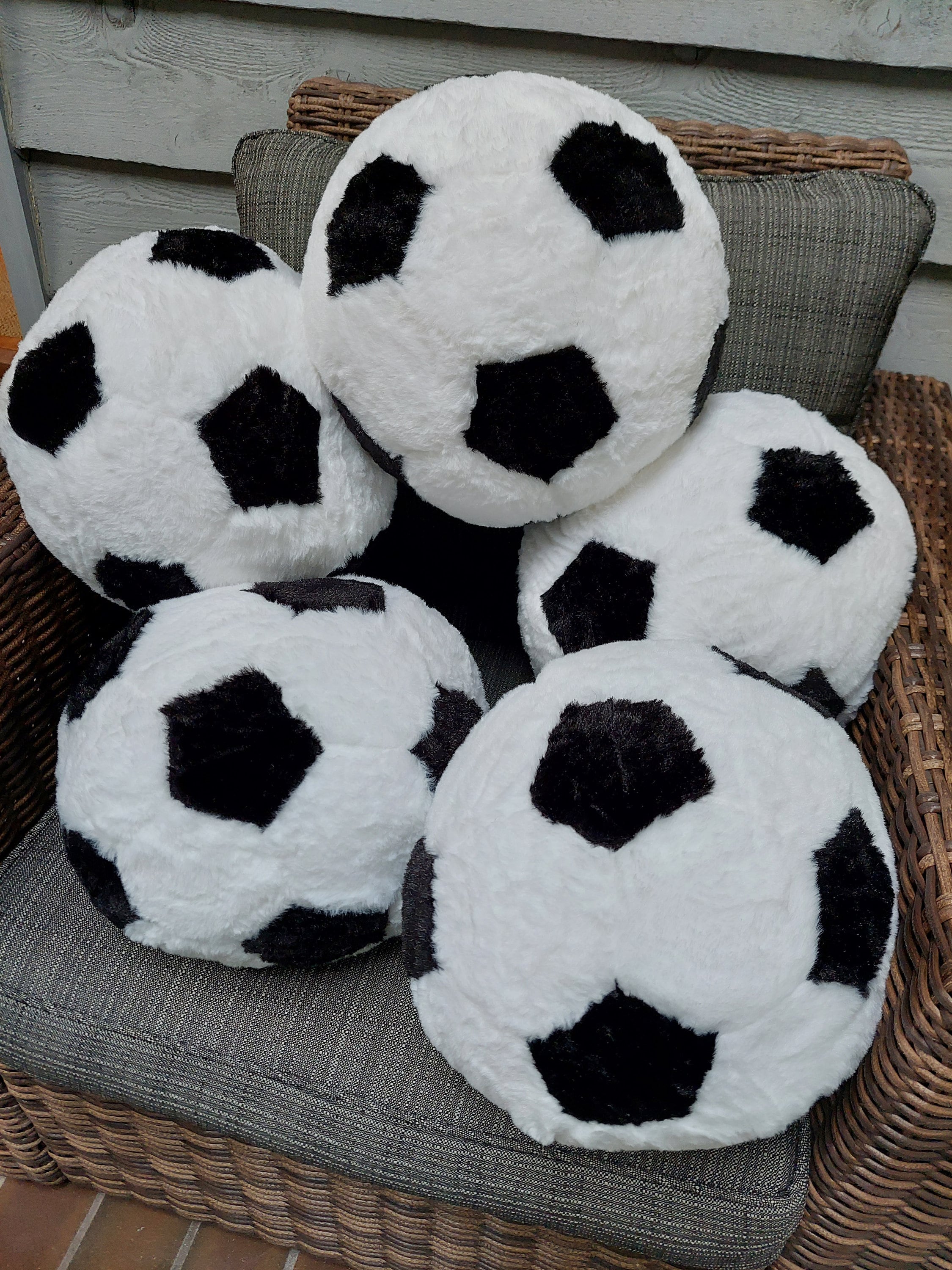 25cm Football Shape Poupée rembourrée Mascotte Ballon Soccer Peluche Jouet  Enfants Bébé Cadeau Nouveau