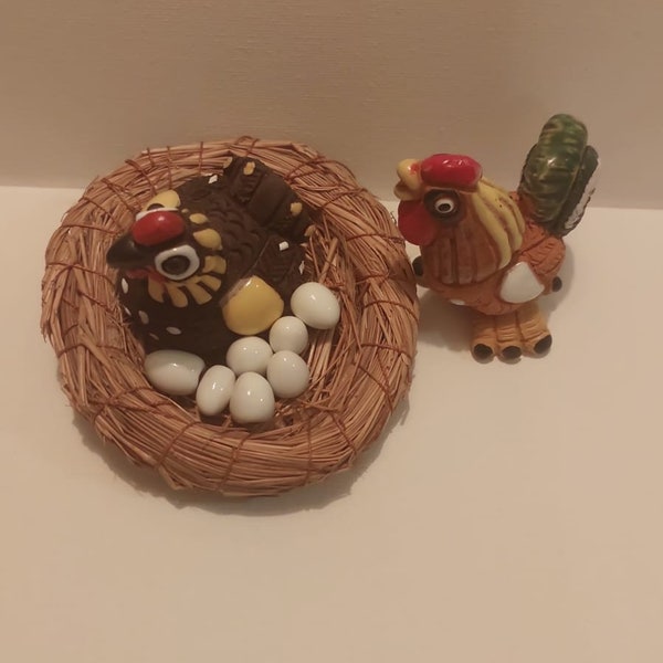 Ein Vintage Miniatur Terrakotta Set von Henne, Nest mit Eiern und Hahn, handgefertigt in Peru!